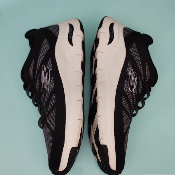 Skechers Air Cooled Arch Fit Black and Gray Sneakers - Picture 7 of 10